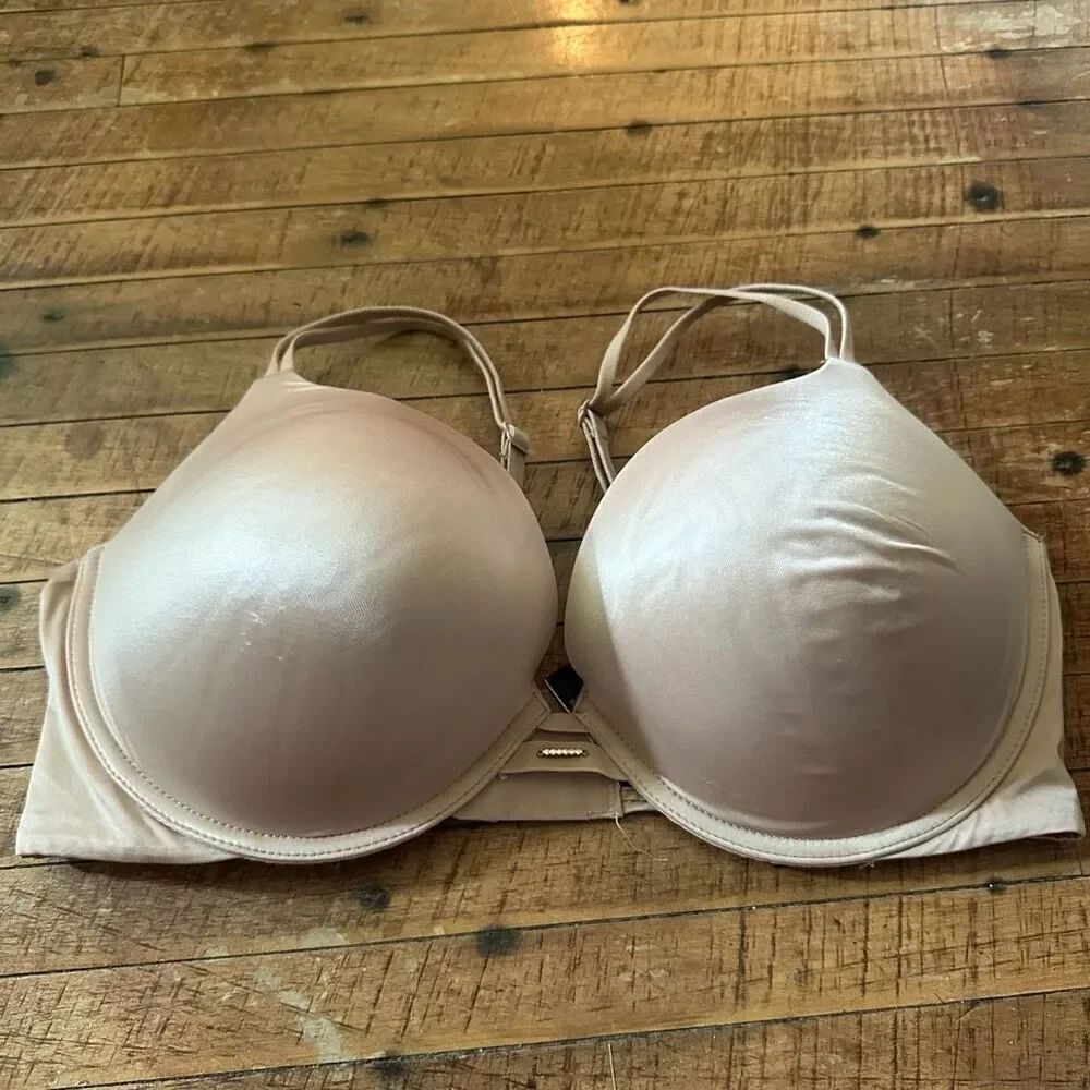 Victoria’s Secret nude satiny sexy push-up 38DD bra